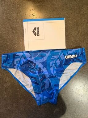 Arena Men’s Blue Tropical Print Swim Brief size 36